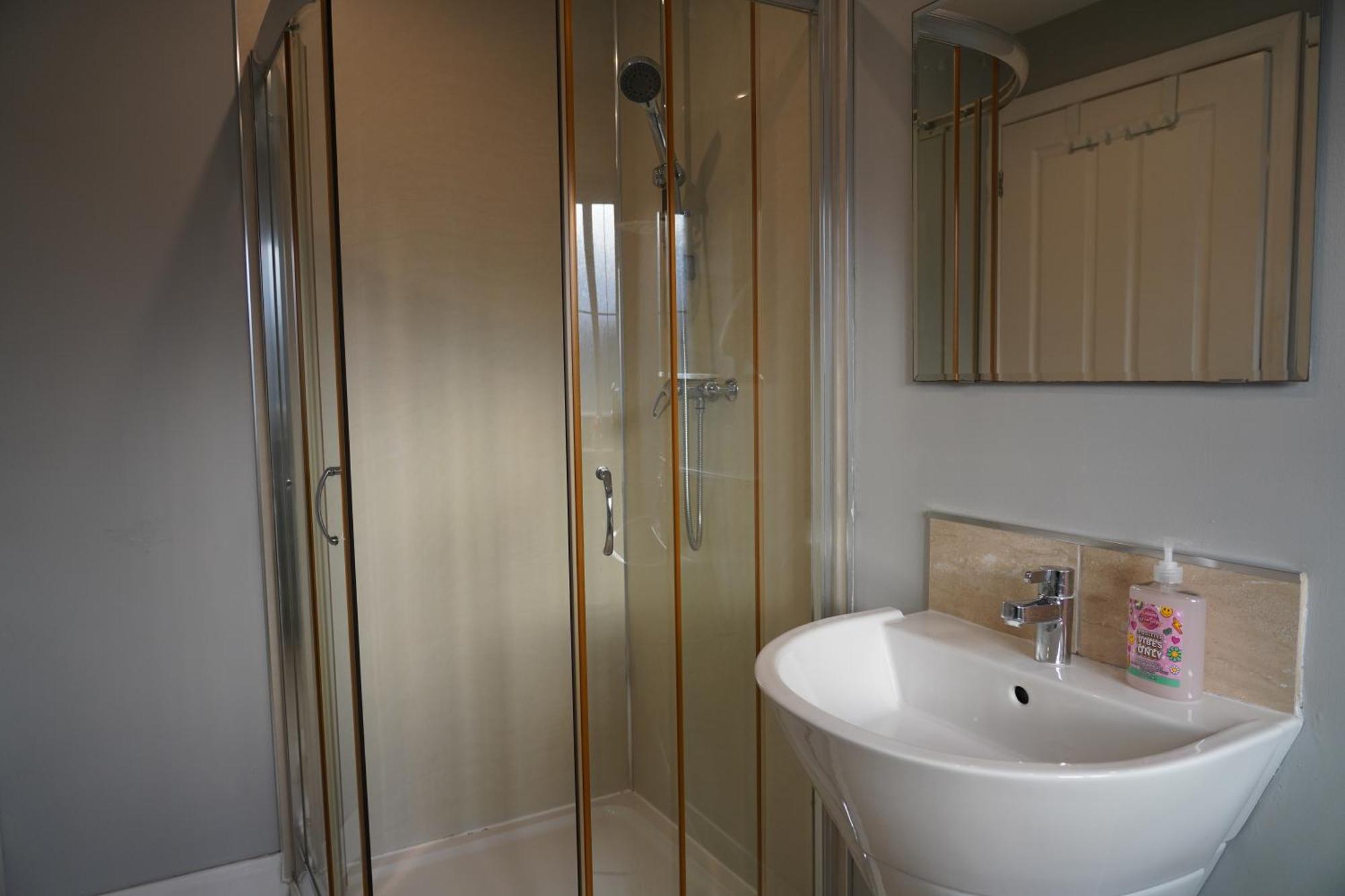 8 Double Beds In A 5 Bedroom House, Pets Welcome Epworth Exterior foto